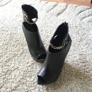 Black Wedges with Gold Chain Detail